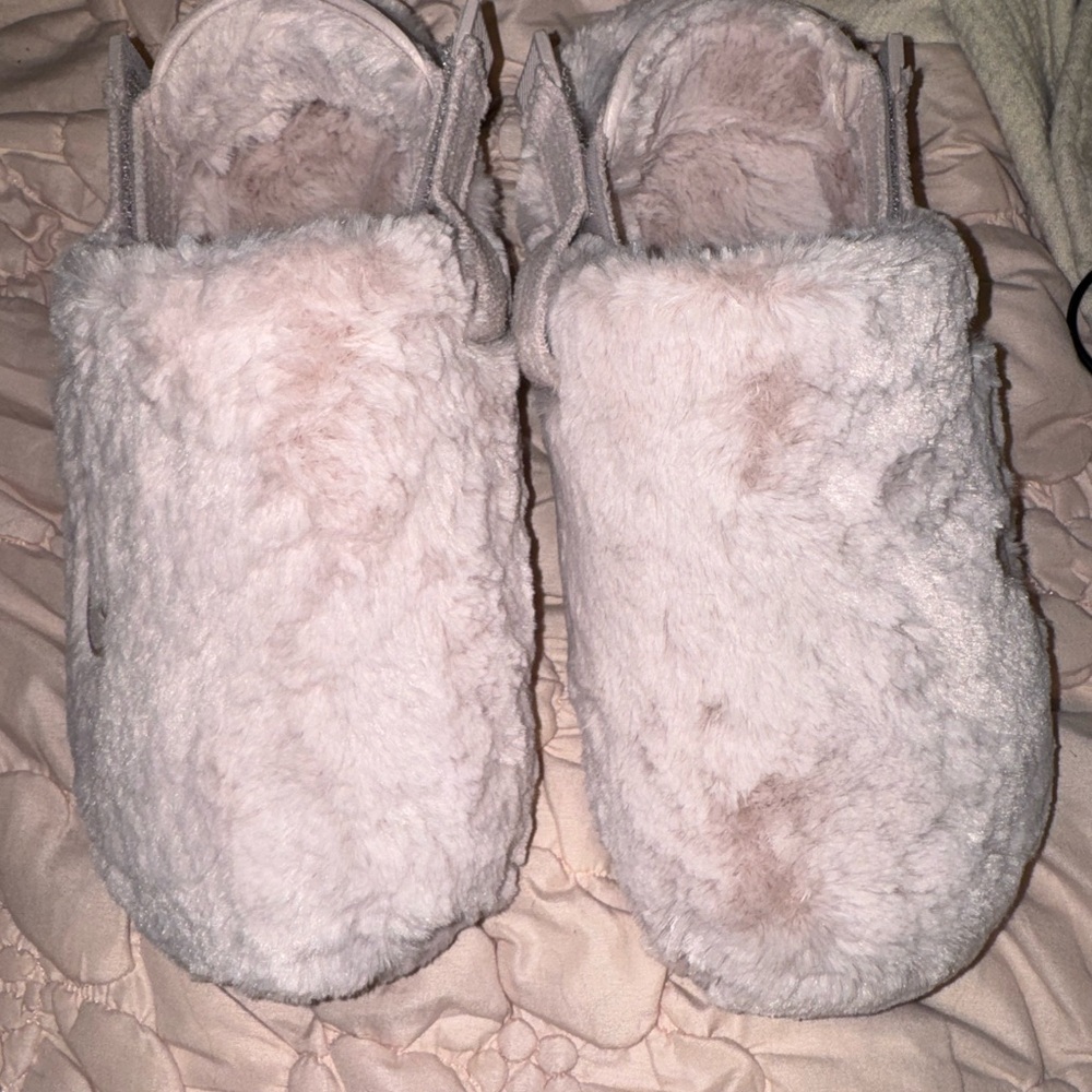 Nike Women's Fluffy Slippers - Light Pink